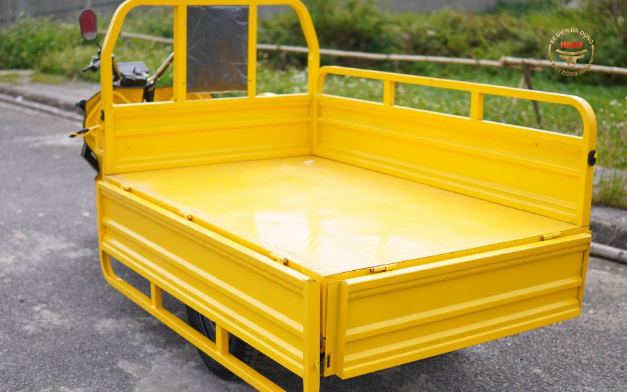 Tìm hiểu cấu tạo xe 3 bánh điện và nguyên lý vận hành chi tiết 3 Thùng xe có thể tháo tấm chắn ở các hướng thuận tiện cho việc bốc xếp hàng hóa trên dòng xe điện HKEV