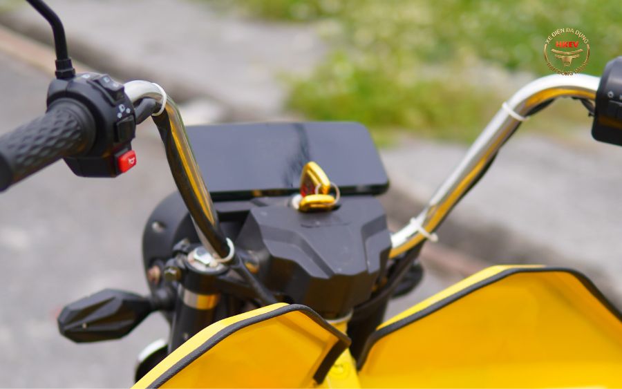 Xe 3 bánh điện công nghiệp dễ điều khiển kể cả với người mới. HKEV cam kết phụ tùng và sửa chữa